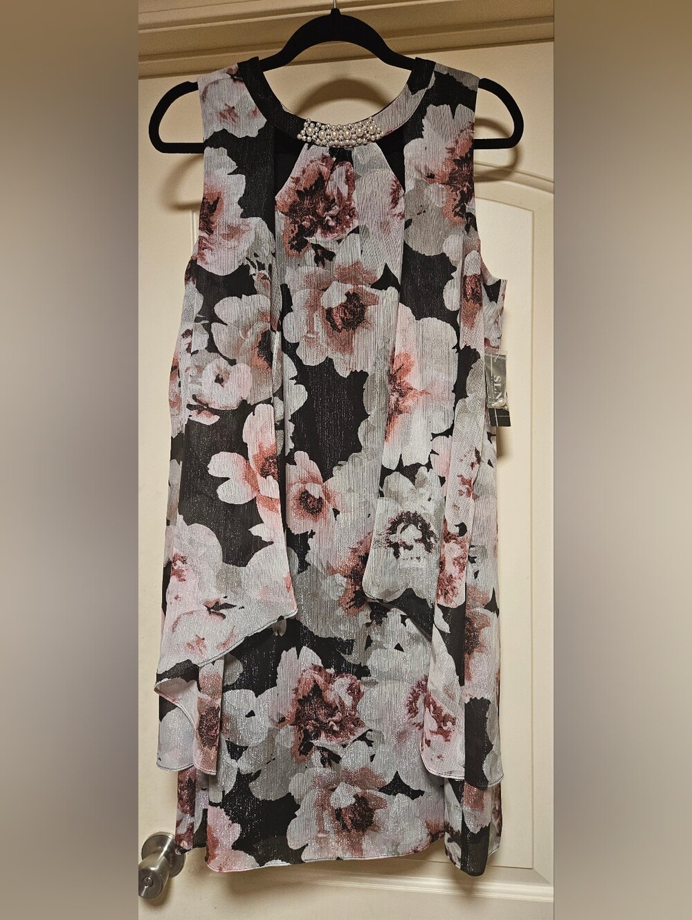 NWT SLNY Plus Size Sleeveless Floral Layered Shift Dress with Pearl Neck Size 14